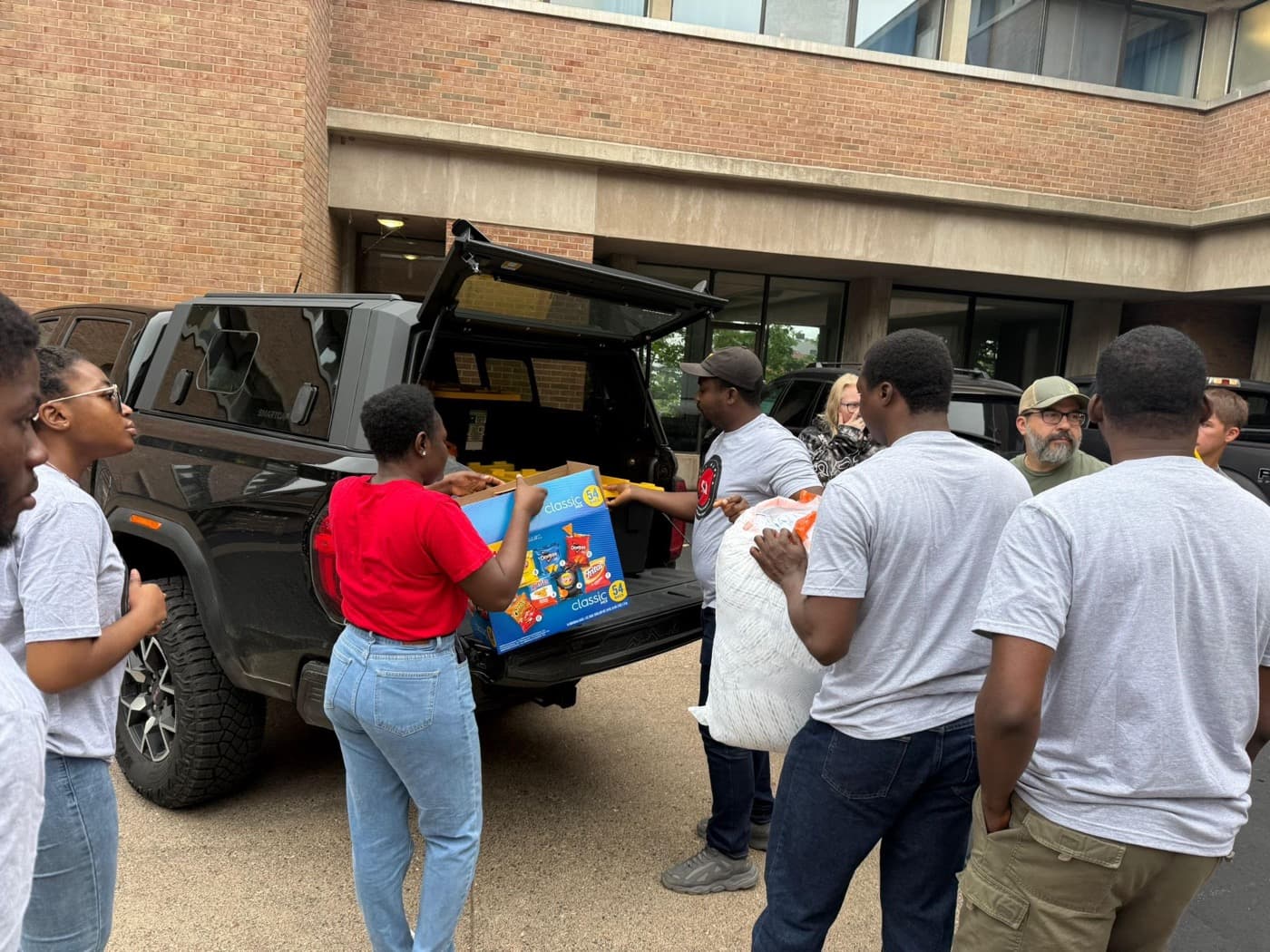 Students unloading care packages
